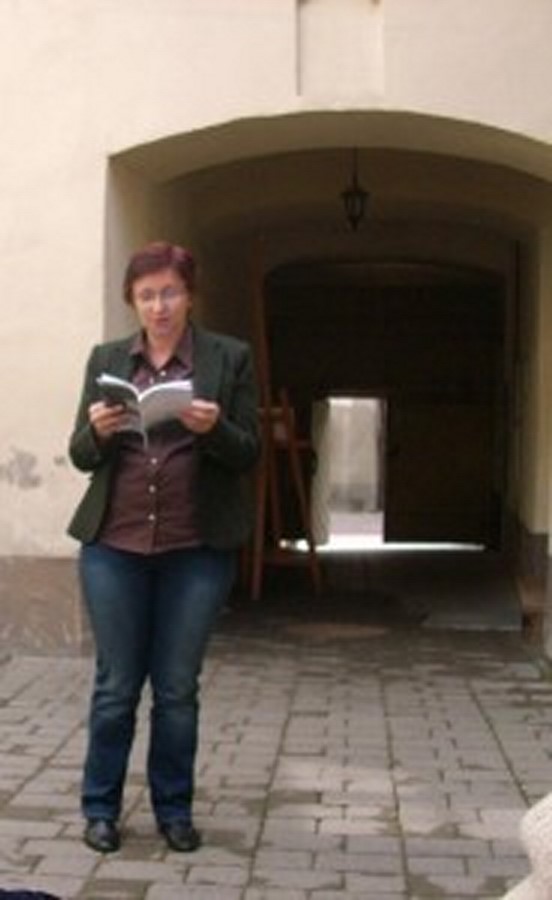 Czytam wiersze przed Muzeum Adama Mickiewicza w Wilnie, fot. Kalina Zioła